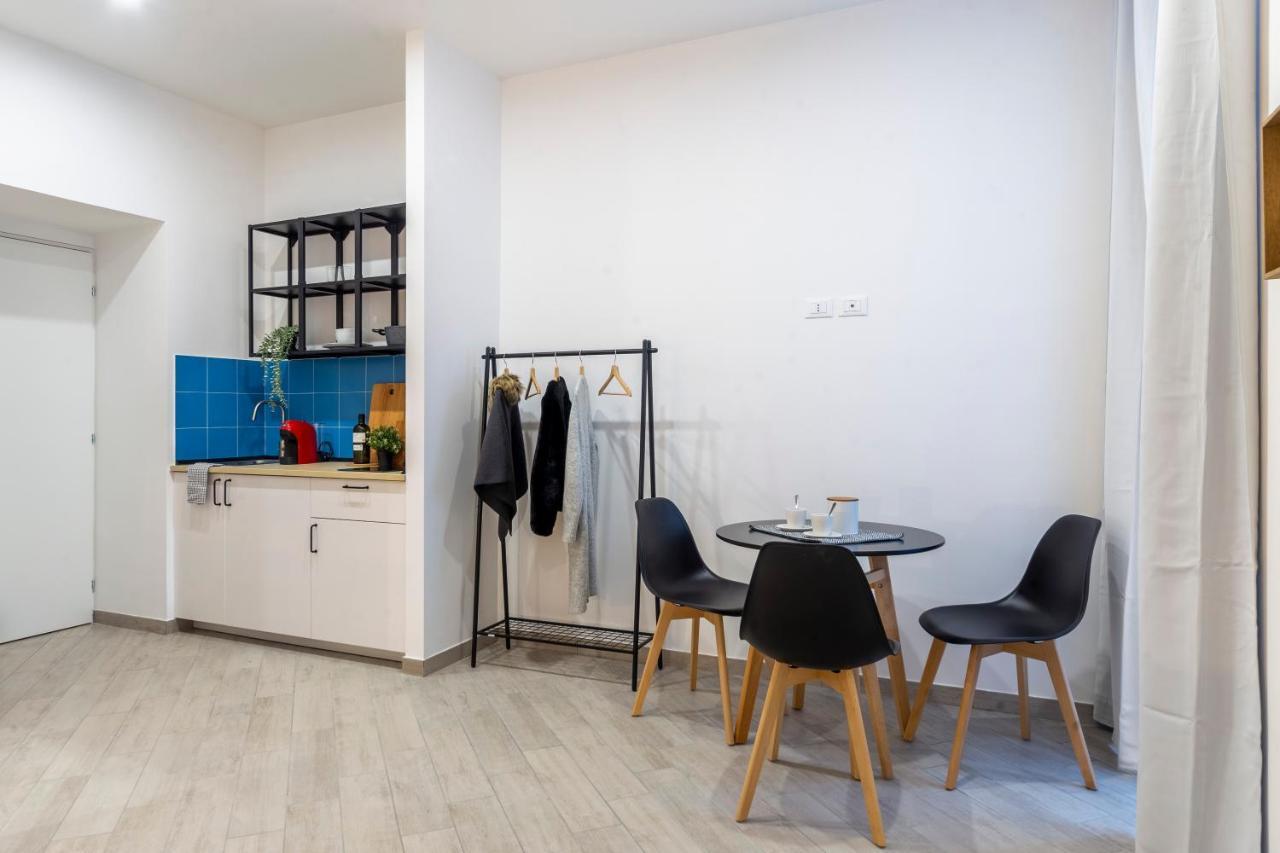 Cool And Stylish City Apartment - Wifi Trieste Bagian luar foto