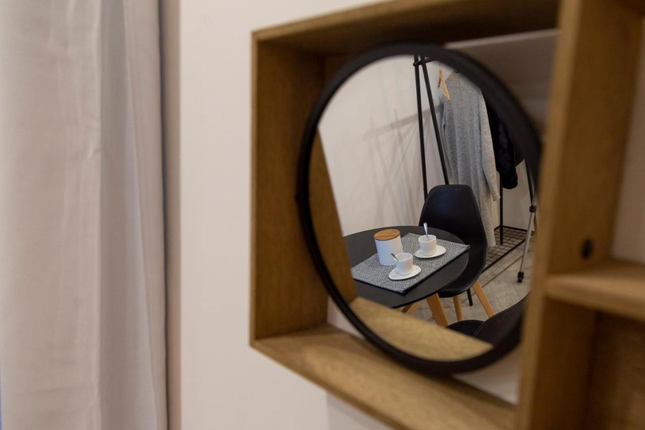 Cool And Stylish City Apartment - Wifi Trieste Bagian luar foto