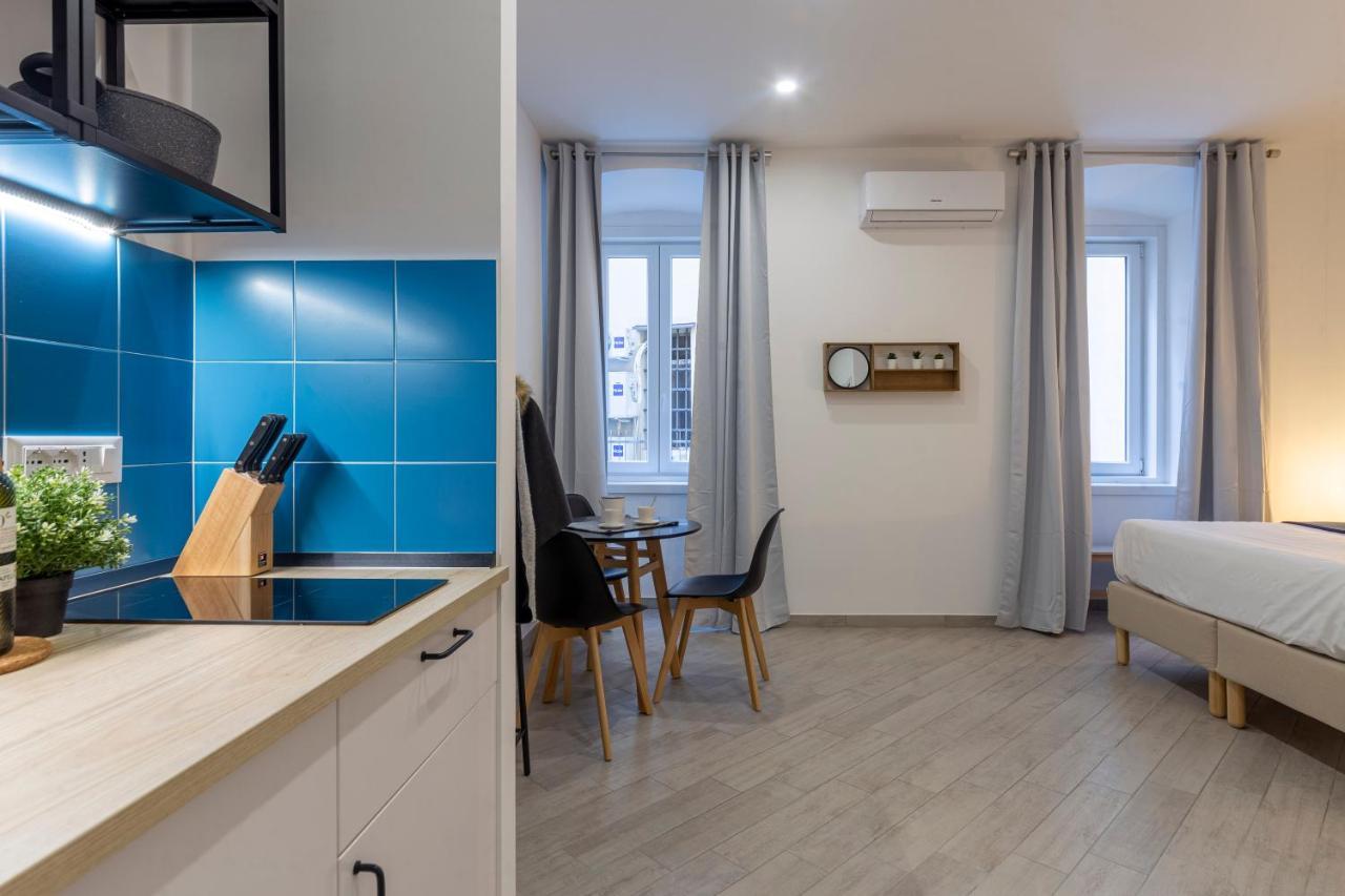 Cool And Stylish City Apartment - Wifi Trieste Bagian luar foto
